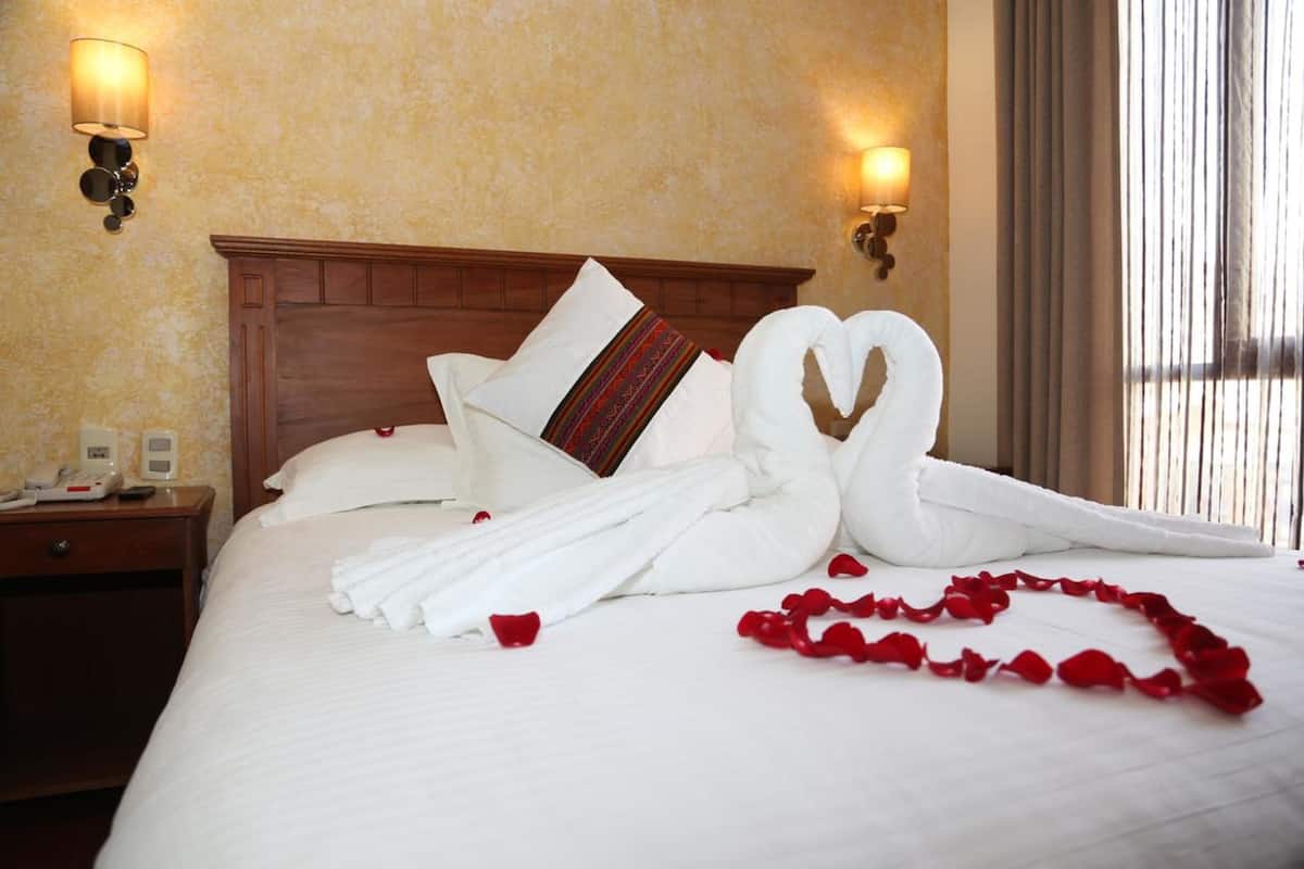 deluxe double room, city view | in-room safe, desk, blackout curtains, soundproofing