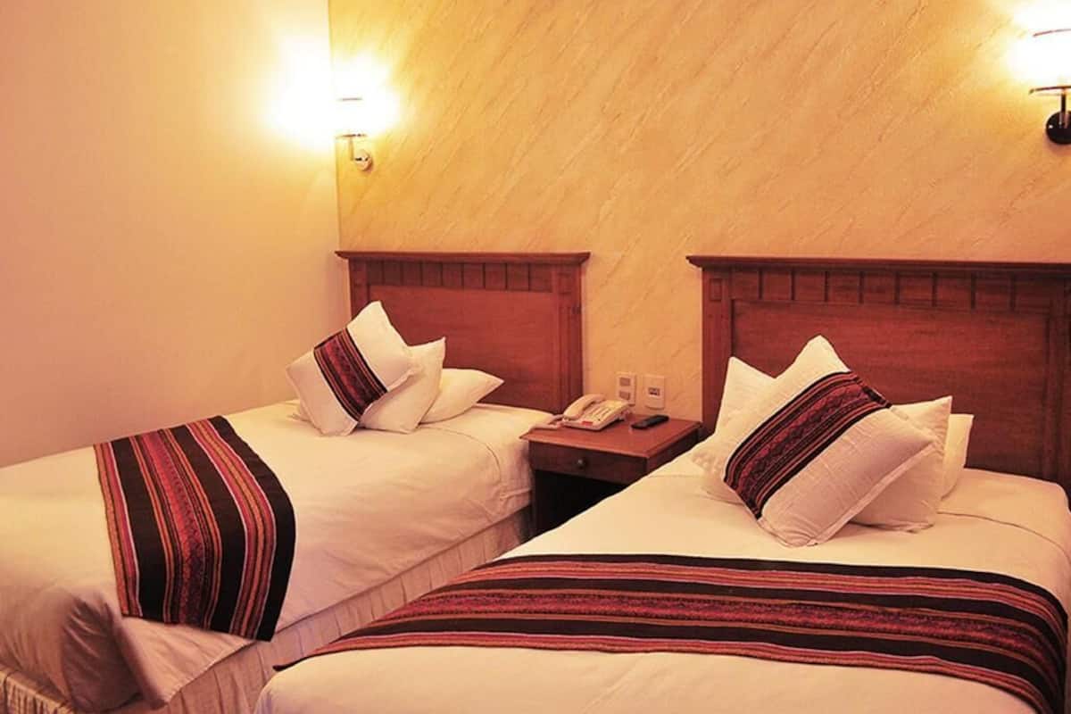 Twin Room | In-room safe, desk, blackout drapes, soundproofing