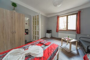 Standard Twin Room, 1 Bedroom | Soundproofing, iron/ironing board, free WiFi, bed sheets - Peter Pan Guest House (Sofia)