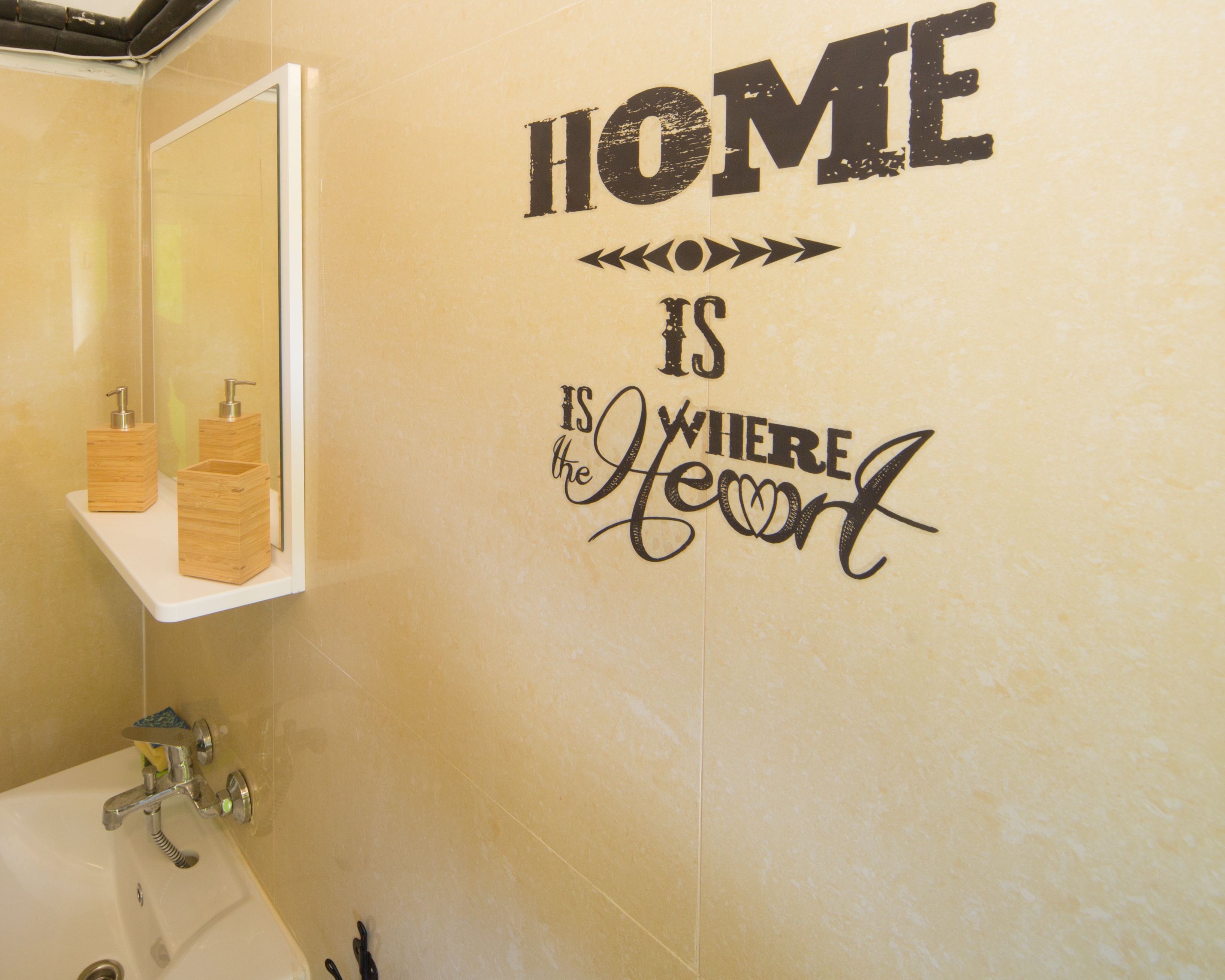 basic studio, 1 bedroom, courtyard view | bathroom | shower, hair dryer, towels