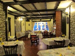 Free daily English breakfast 