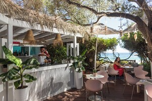 8 bars/lounges, poolside bar