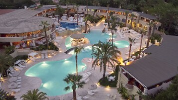 Seasonal outdoor pool, open 9:00 AM to 6:00 PM, pool umbrellas