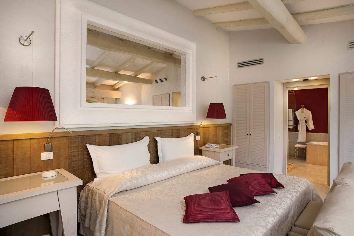 Hypo-allergenic bedding available, minibar, in-room safe, desk