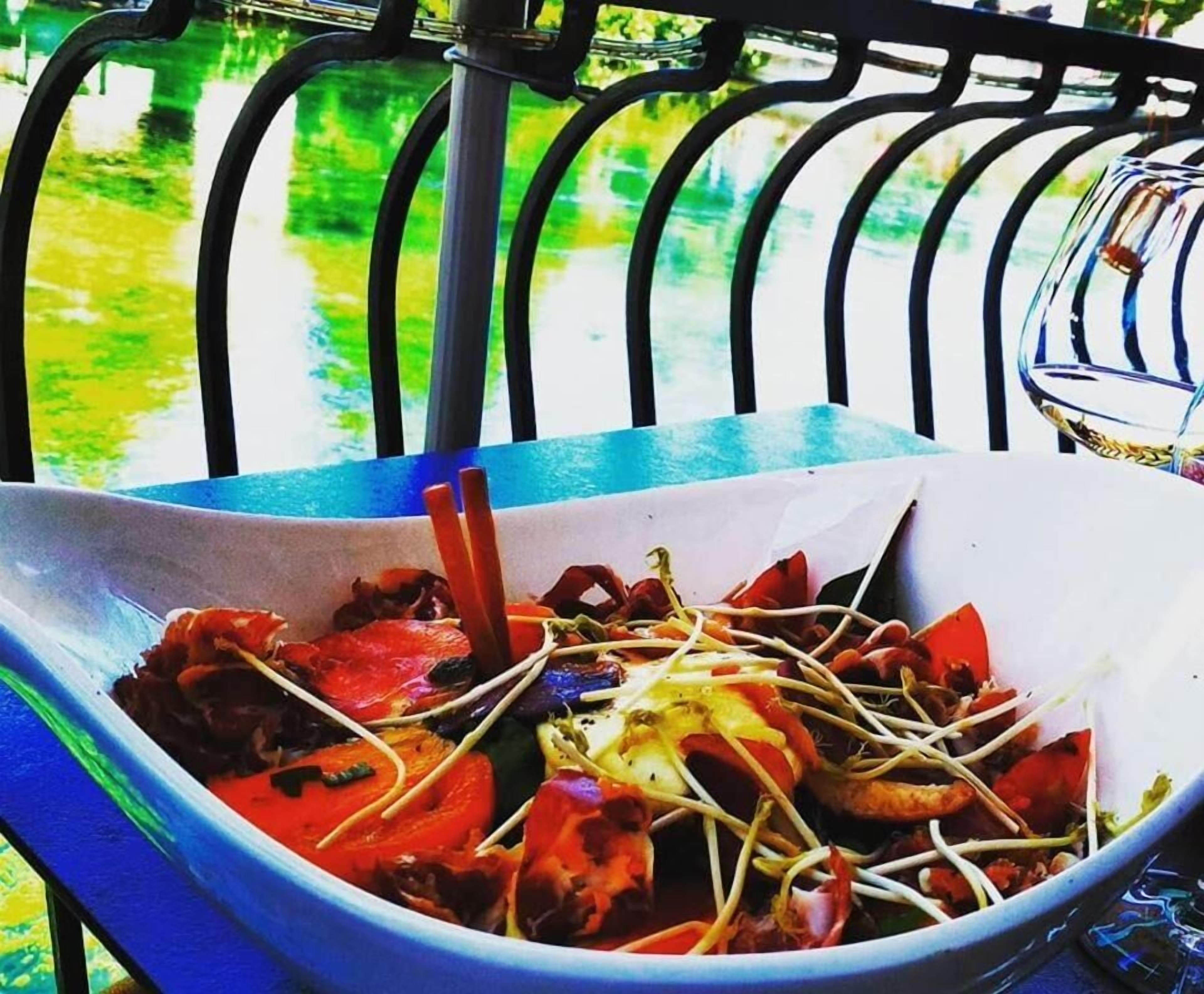 lunch and dinner served, french cuisine