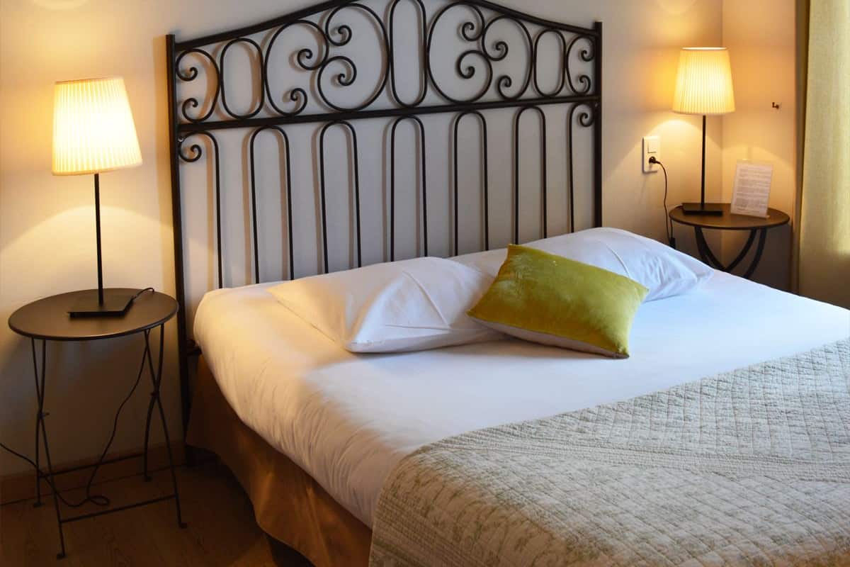 standard double room (8) | in-room safe, individually decorated, individually furnished