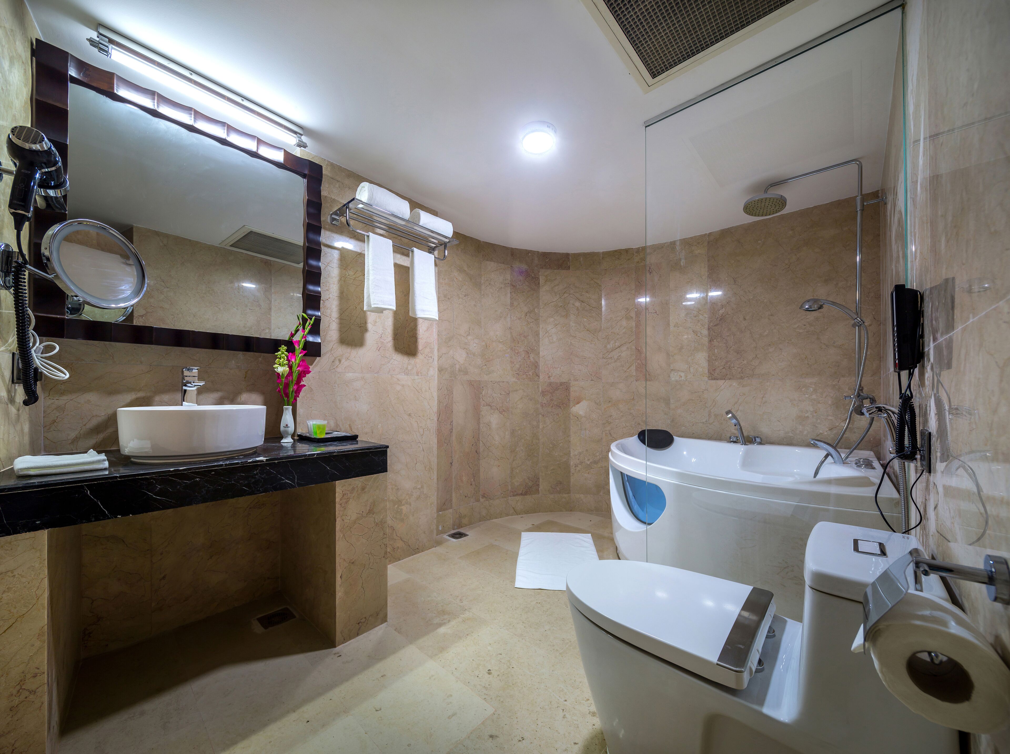 Grand Suite | Bilik Mandi | Kelengkapan dandanan diri percuma, pengering rambut, selipar 