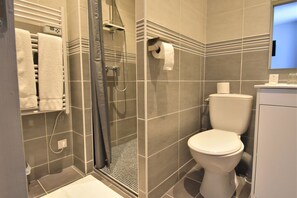 Bathroom - Hôtel des Deux Gares (Auxerre)