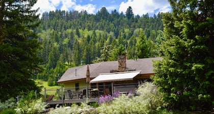 Unique Guesthouse on the Beautiful Gallatin River - Hot Tub w/ Amazing Views!