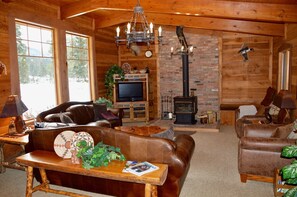 Smart TV, fireplace, DVD player, books - Unique Guesthouse on the Beautiful Gallatin River - Hot Tub w/ Amazing Views! (Gallatin Gateway)