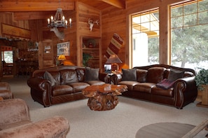 Lobby - Unique Guesthouse on the Beautiful Gallatin River - Hot Tub w/ Amazing Views! (Gallatin Gateway)