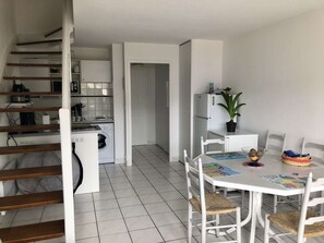 Outdoor dining - Vacation rental - PORNICHET - APPARTEMENT QUARTIER BONNE SOURCE (PORNICHET)