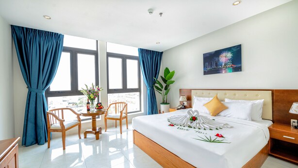 Deluxe Double Room | 1 bedroom, minibar, desk, blackout drapes - Toan Thang Hotel (Da Nang)