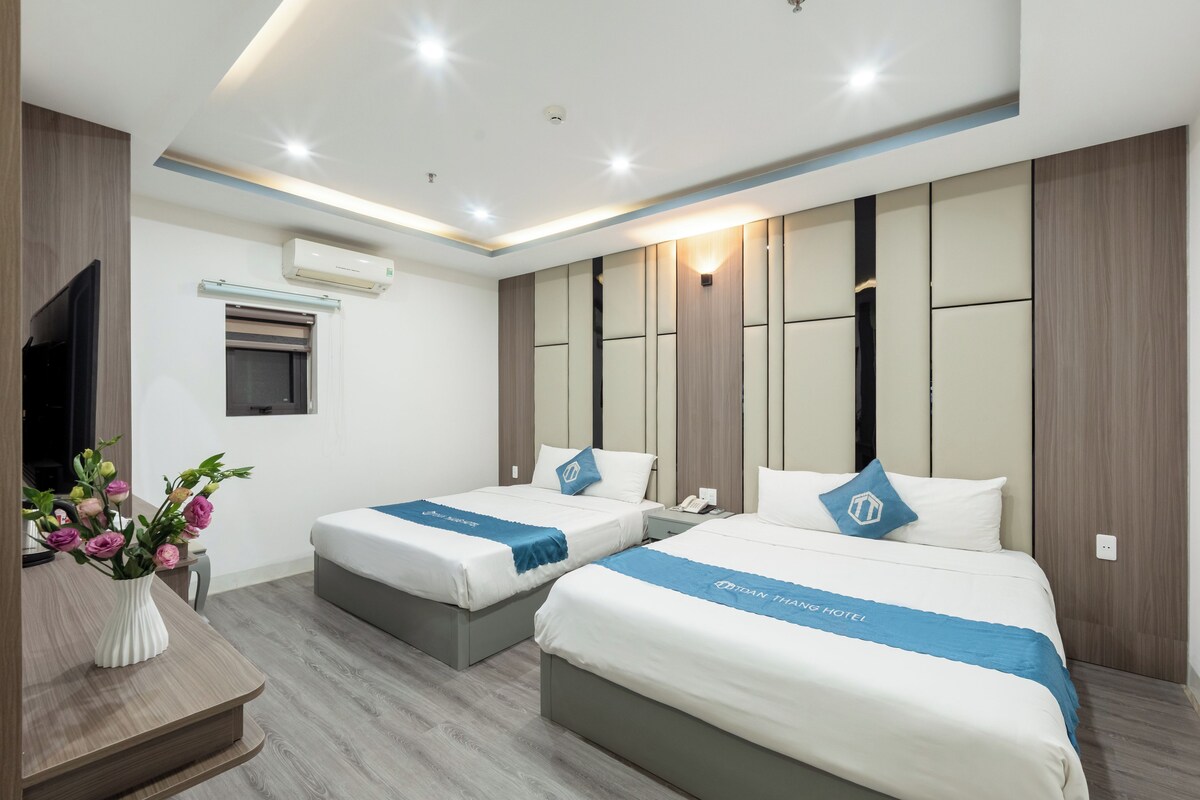 Family Room | 1 bedroom, minibar, desk, blackout drapes