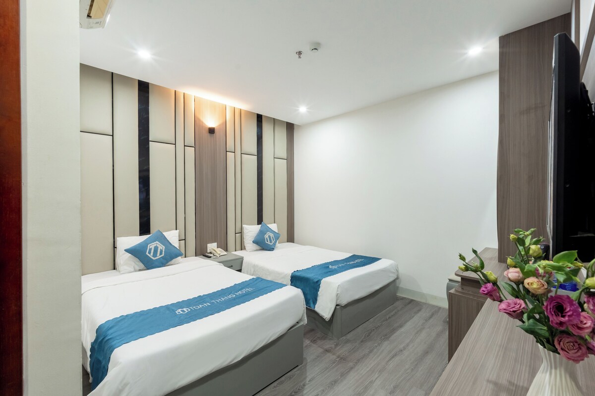 Standard Twin Room | 1 bedroom, minibar, desk, blackout drapes