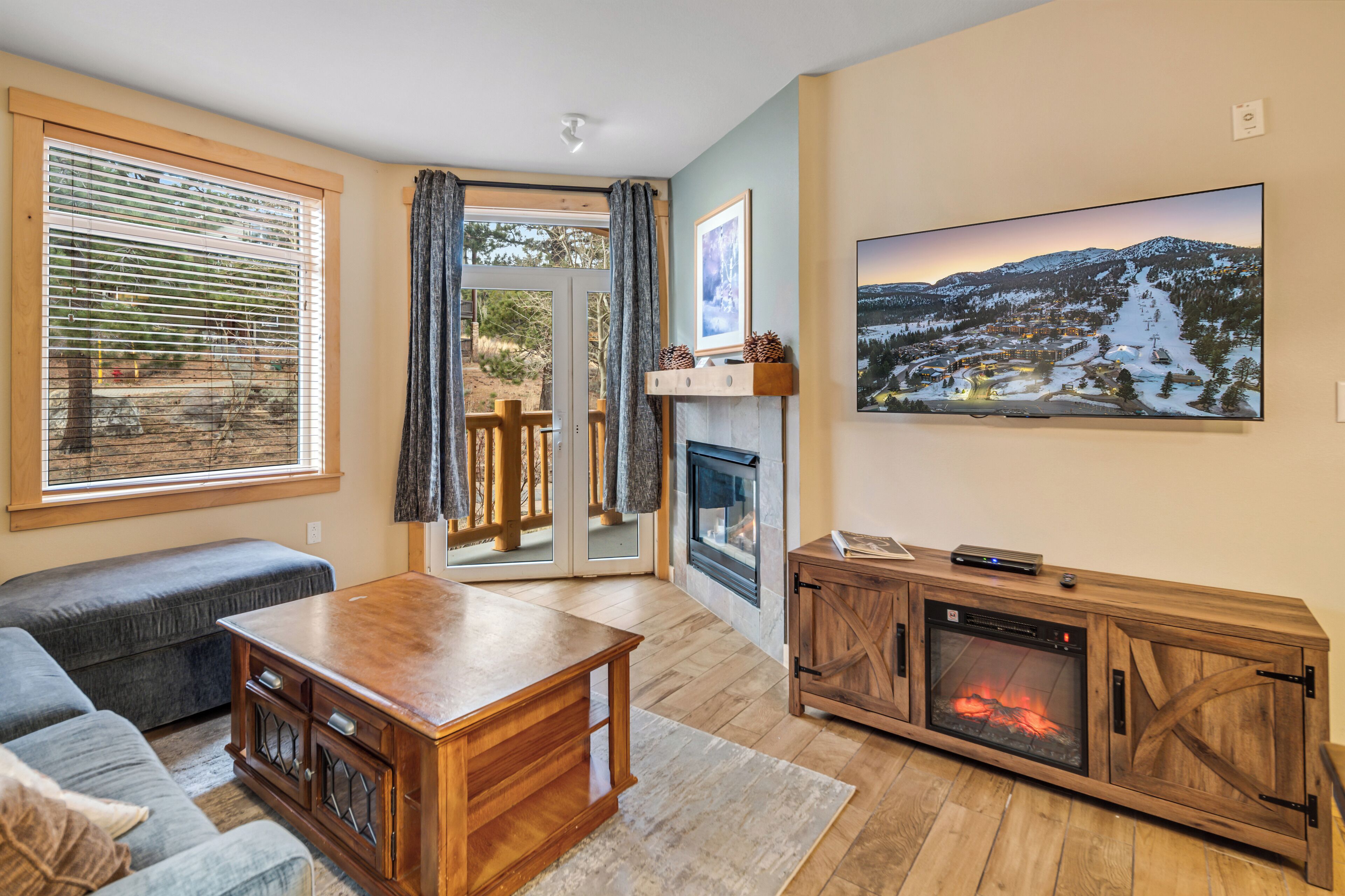 Smart TV, fireplace, DVD player