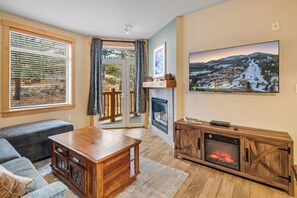 スマートテレビ、暖炉、DVD プレーヤー