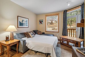 1 dormitorio, tabla de planchar con plancha, wifi gratis y ropa de cama