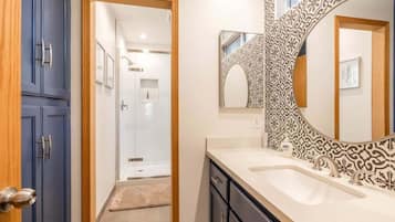 Bathtub, hair dryer, towels, shampoo