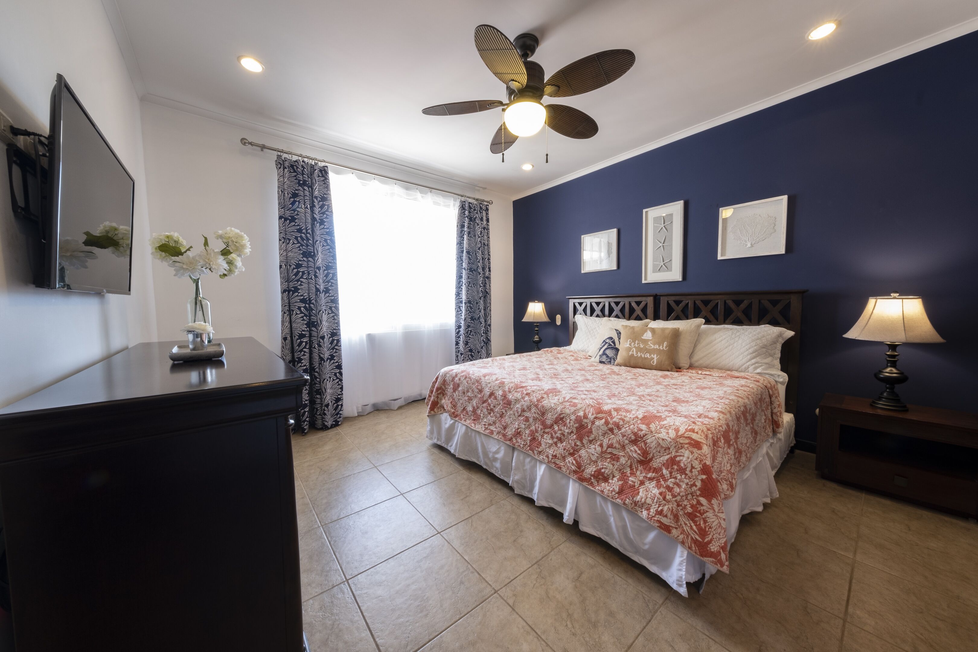 3 bedrooms, in-room safe, iron/ironing board, WiFi