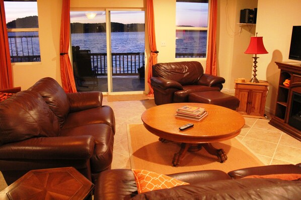 Smart-TV, Kamin, DVD-Player, Tischfußball