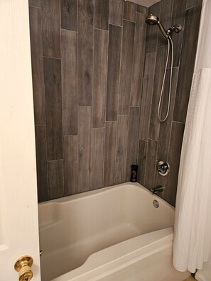 Combined shower/bathtub, hair dryer, towels, soap