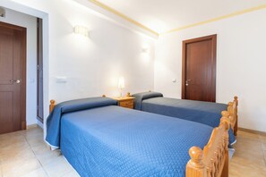 4 Schlafzimmer, Schreibtisch, Bügeleisen/Bügelbrett, kostenloses WLAN