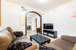 Smart TV, DVD player, ping pong, music library