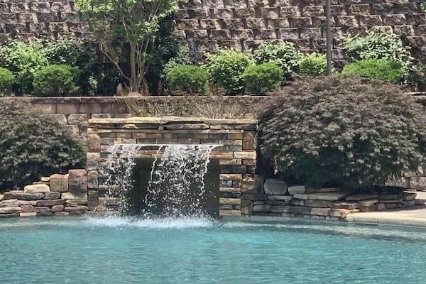 Family pool w/waterfall,is a ledge to sit