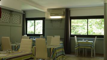 Daily buffet breakfast (EUR 9.90 per person)