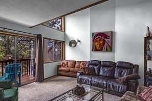 Smart TV, fireplace, DVD player, books