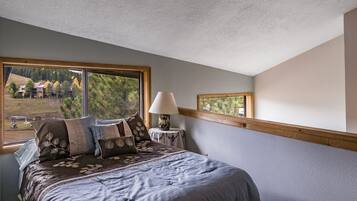 3 makuuhuonetta, silitysrauta/-lauta, ilmainen Wi-Fi, vuodevaatteet