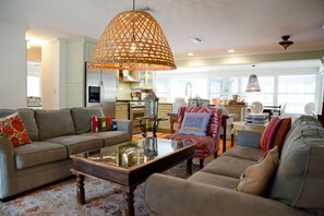 Smart TV, DVD player, books, music library - BEACH NEST IS GETTING A RENOVATION! WE WILL BE BACK! CHECK BACK FOR UPDATES! XOX (Anna Maria)