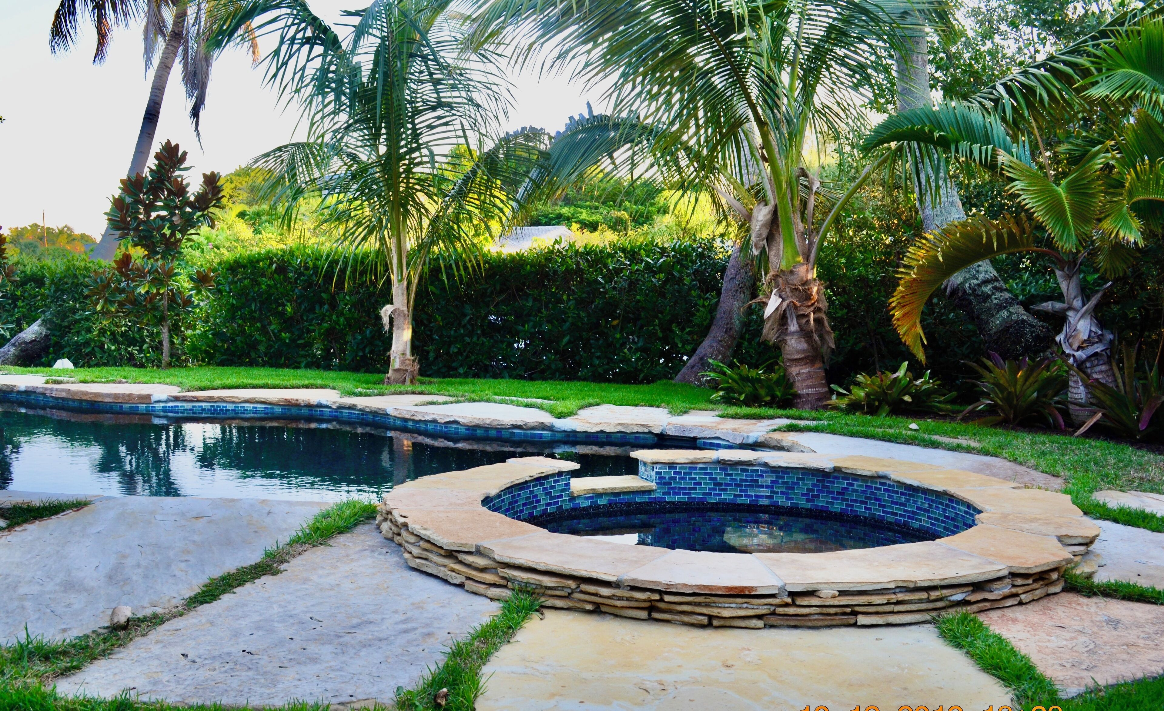 屋外プール、温水プール