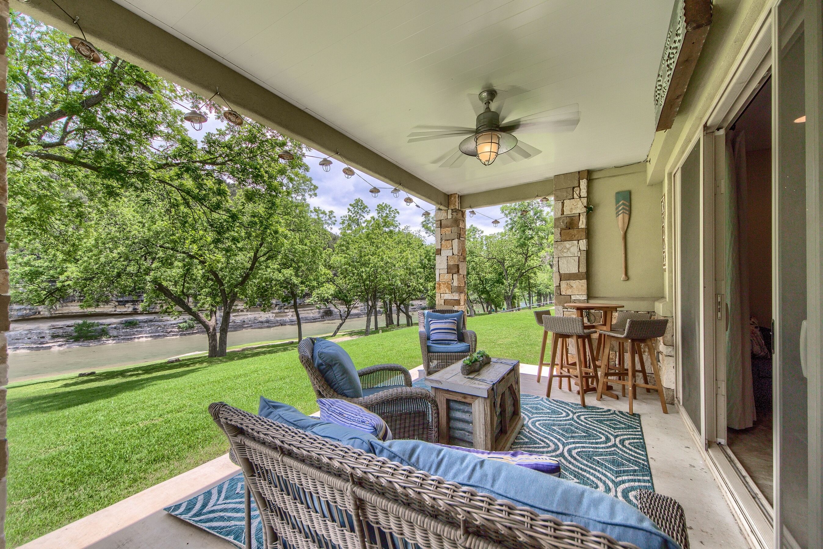 Upscale Guadalupe Riverfront! Gated, pool, direct river access!