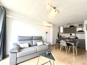 TV - OLYMPIA - Piso en Roses cerca de la playa (Rosas / Roses)