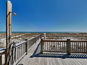 Property grounds - Sea Paradise Cottage | Oceanfront + Sun Deck (Topsail Beach)