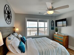 3 bedrooms, free WiFi, bed sheets - Sea Paradise Cottage | Oceanfront + Sun Deck (Topsail Beach)