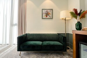 Premium bedding, in-room safe, desk, laptop workspace -  Hotel Europe (Tbilisi)