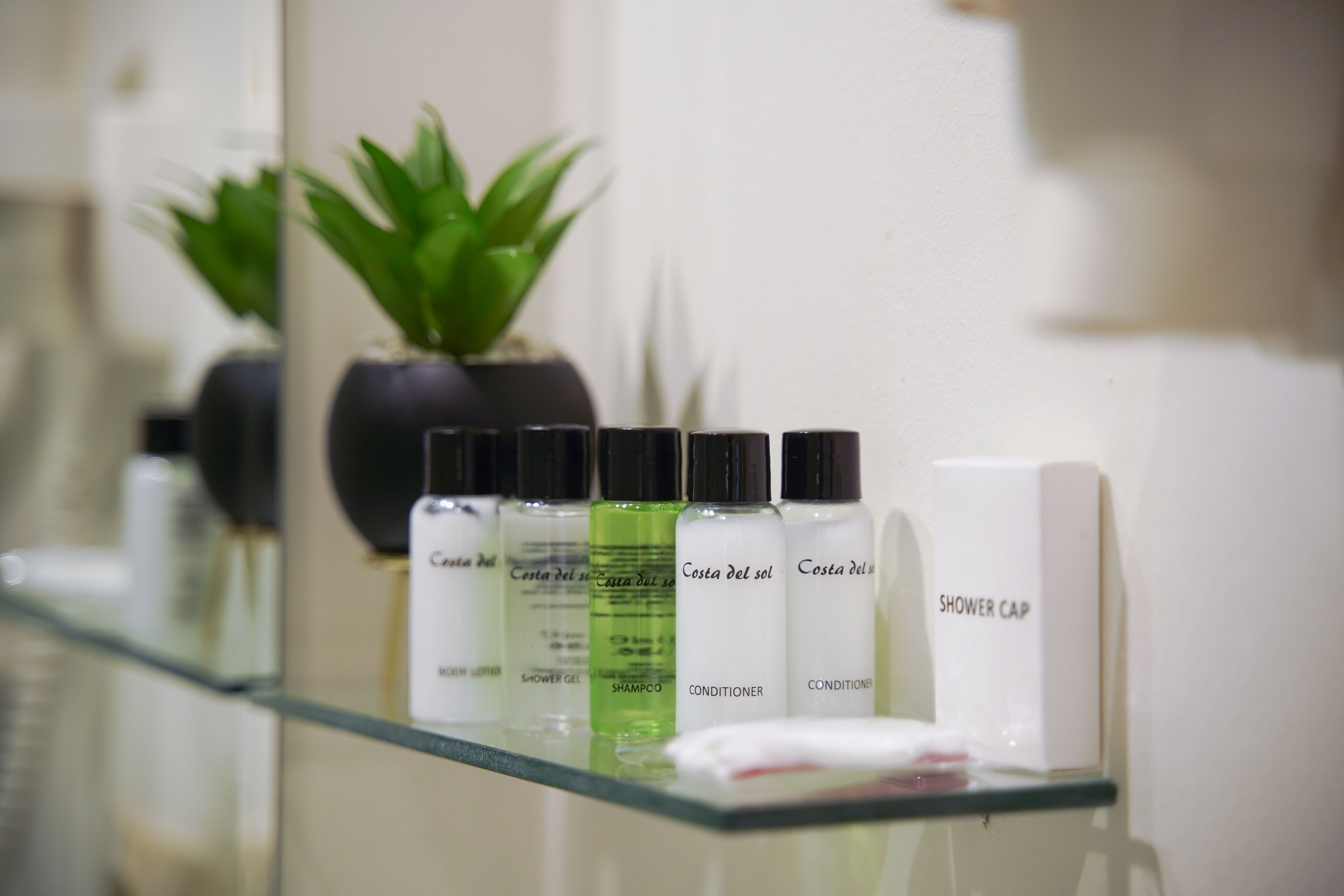 standard twin room | premium bedding, in-room safe, desk, laptop workspace