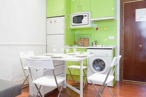 Apartment, 1 Bedroom | Private kitchenette