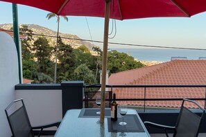 Outdoor dining - Fortress Home I - In the historical center of Funchal (Funchal)