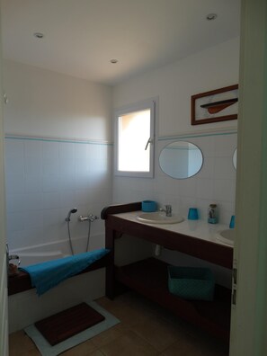 Badewanne, Haartrockner