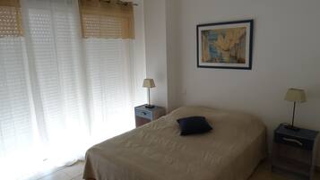 6 chambres, fer et planche à repasser, lit parapluie, Wi-Fi gratuit