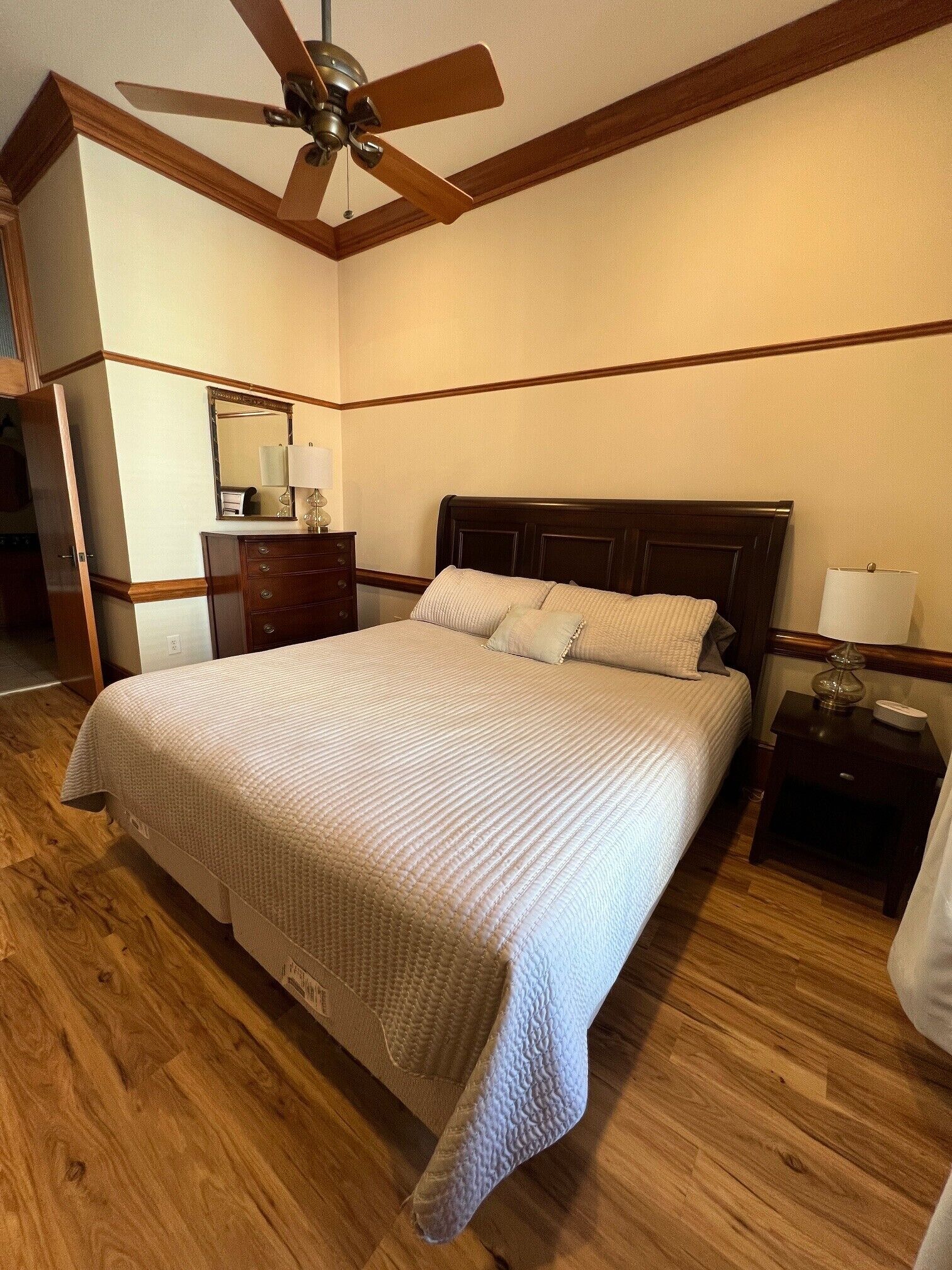 2 bedrooms, iron/ironing board, free WiFi, bed sheets