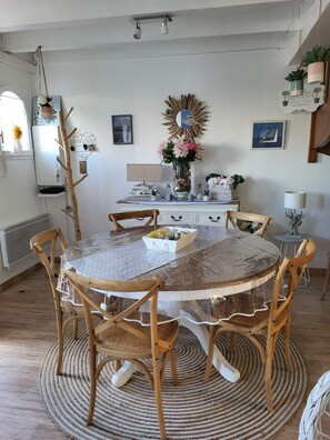 Dining - Sunny villa near Gruissan Village, Beach and Port (Gruissan)