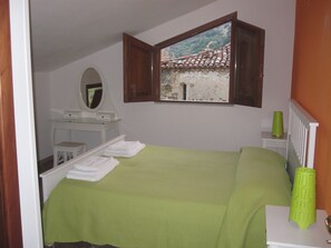 Desk, free cots/infant beds, free WiFi, bed sheets