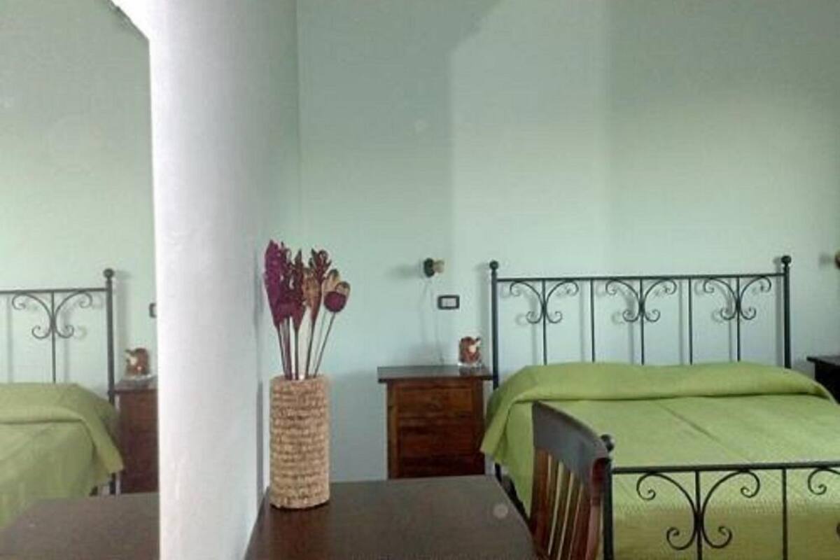 Desk, free cots/infant beds, free WiFi, bed sheets