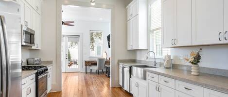 Fridge, microwave, stovetop, dishwasher