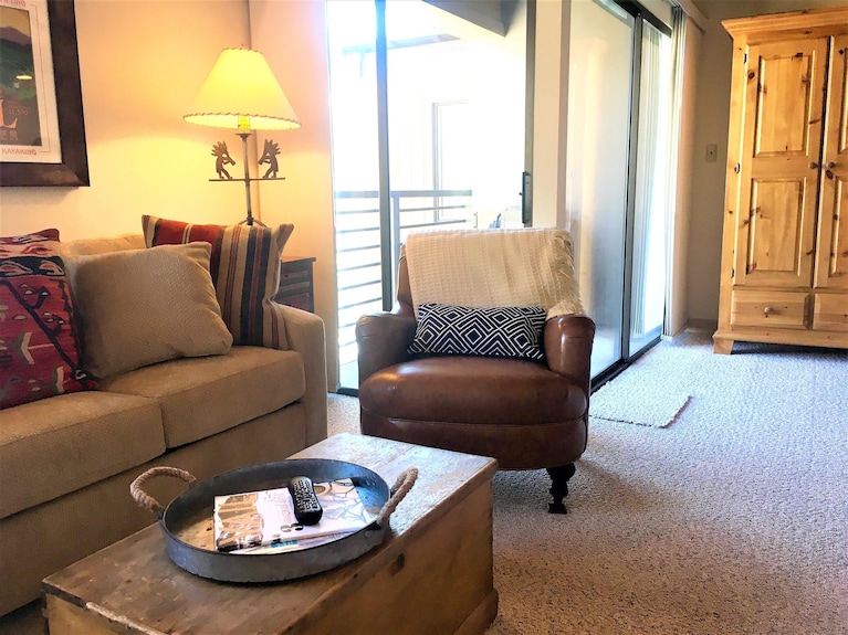 Pristine Condo, Walk To Lifts, 2 Fireplaces, 3 Balconies, Mountain Views! - 베일